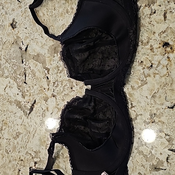 34DDD Victoria's Secret Bra! Unlined - Picture 2 of 4
